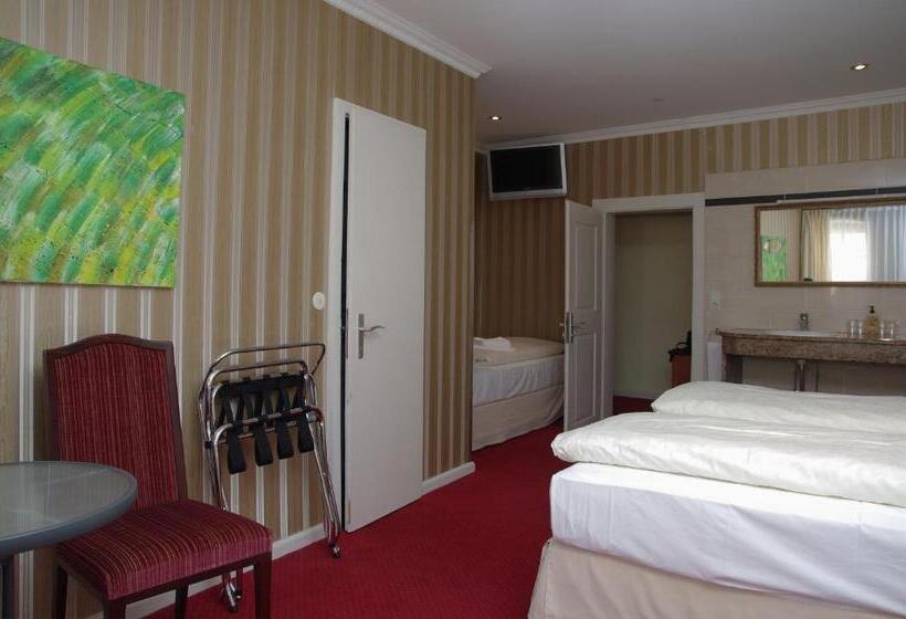 Номер Стандарт Трехместный, Gästehaus Plönlein   Hotel Goldener Hirsch Rothenburg