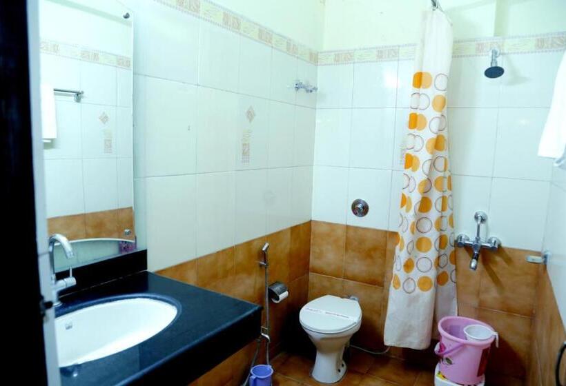 Номер Deluxe Кровать Кинг, Prayag Inn