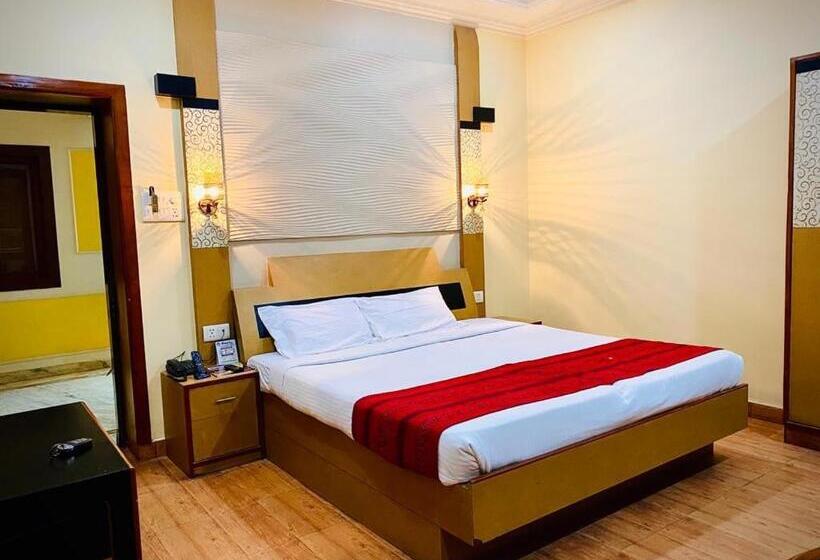 Номер Deluxe Кровать Кинг, Prayag Inn