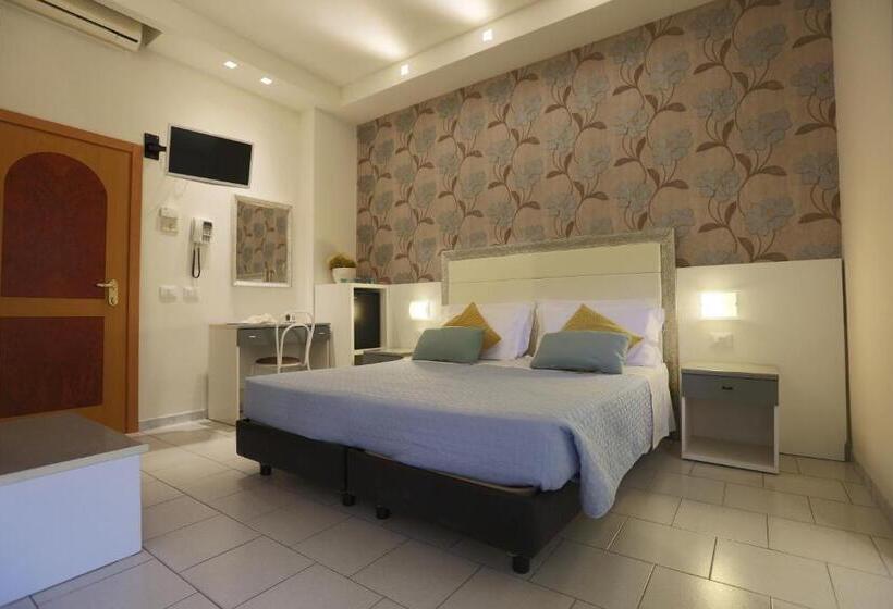 Трехместный Номер Стандарт с Балконом, Residence Elisabetta