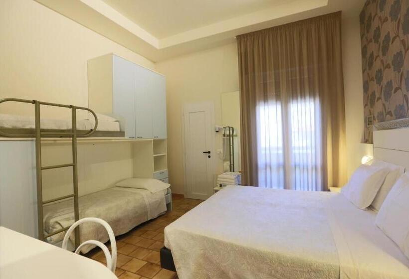 Четырехместный Номер Стандарт с Балконом, Residence Elisabetta
