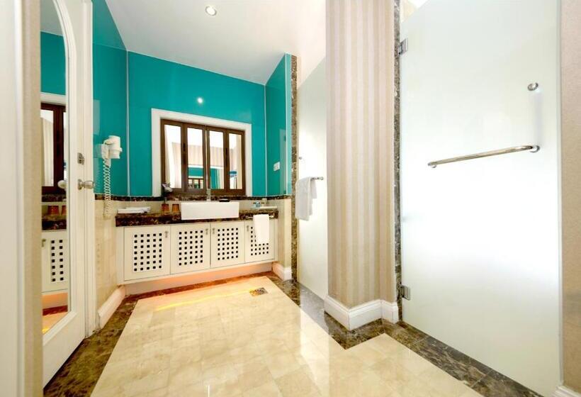 جناح ديلوكس, Lexis Port Dickson