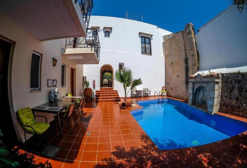 プールの見える１ベッドルームアパートメント, Calergi Residence Monthly Offers