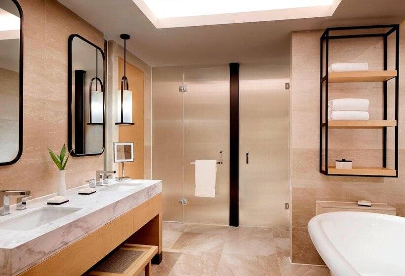 Клубный люкс с видом на море, The Ritzcarlton Sanya, Yalong Bay