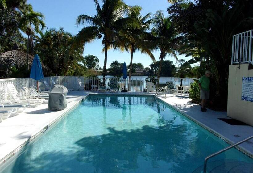 Suite with lake view, Marco Island Lakeside Inn