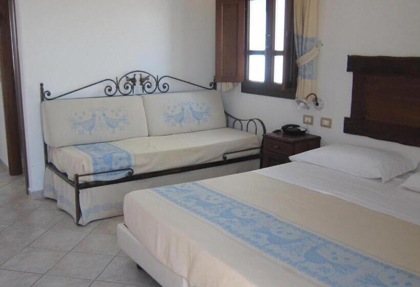اتاق راحتی با چشم‌انداز استخر, Resort Nuraghe Arvu