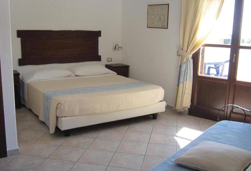 اتاق راحتی سه تخته, Resort Nuraghe Arvu