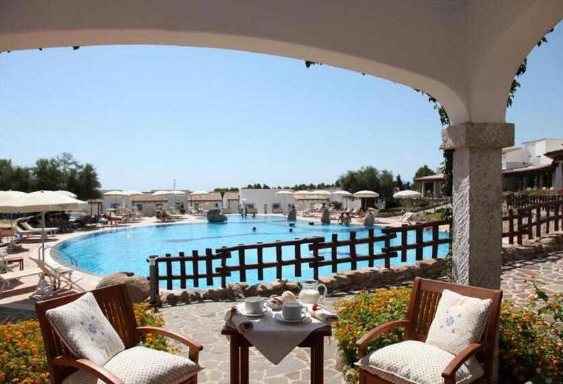 غرفة كومفورت ثلاثية, Resort Nuraghe Arvu