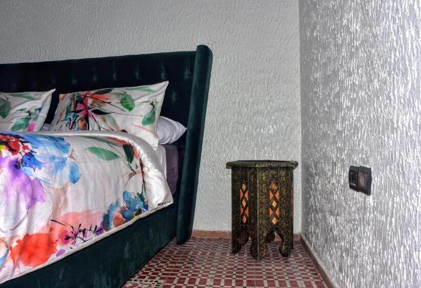 Номер Стандарт, Riad Razoli Sidi Fateh