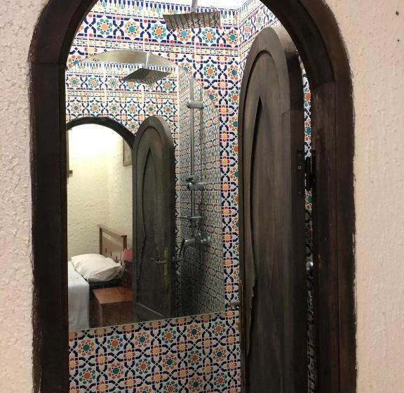 Номер Стандарт, Riad Razoli Sidi Fateh
