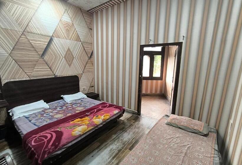Номер Стандарт Трехместный, Jogi Guest House For Families,friends Guest Facilities Fully Furnished Ac Rooms, Wifi, Lcdtvcable, A