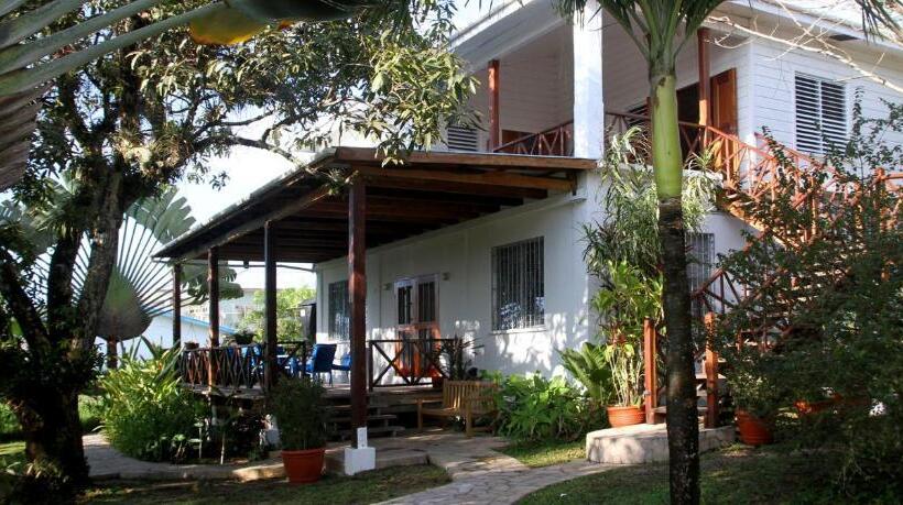Люкс Вид на Море, Bluebelize B&b
