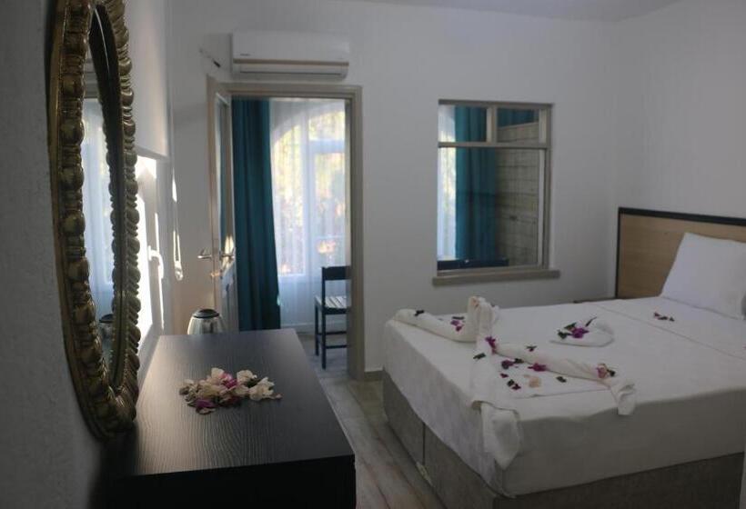 اتاق خانوادگی با چشم‌انداز جانبی دریا, Urga Butik Otel & Restaurant