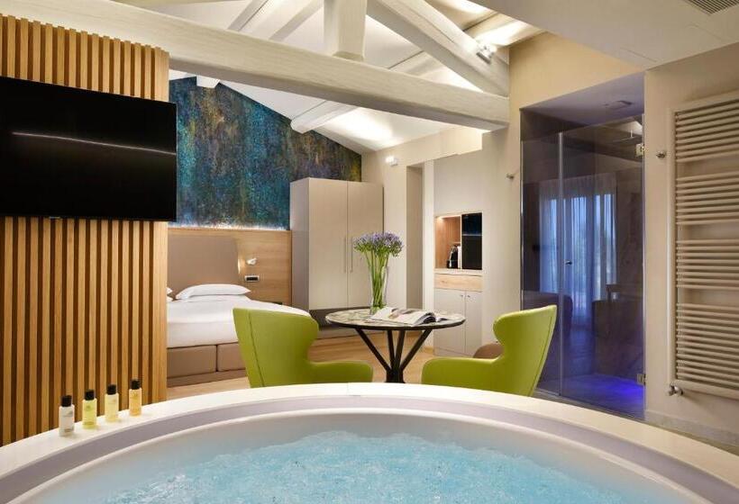 سوئیت با وان آب گرم, Borgobrufa Spa Resort Adults Only