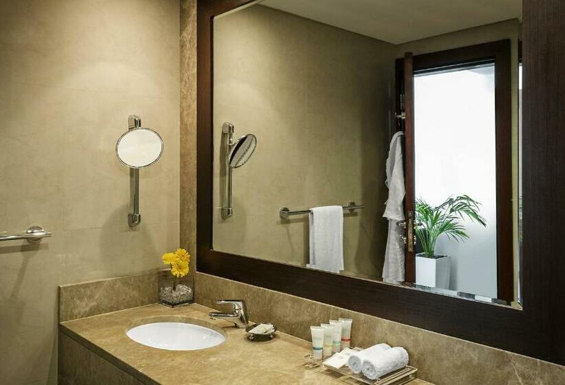 Люкс Кровать Кинг, Four Points By Sheraton Sheikh Zayed Road