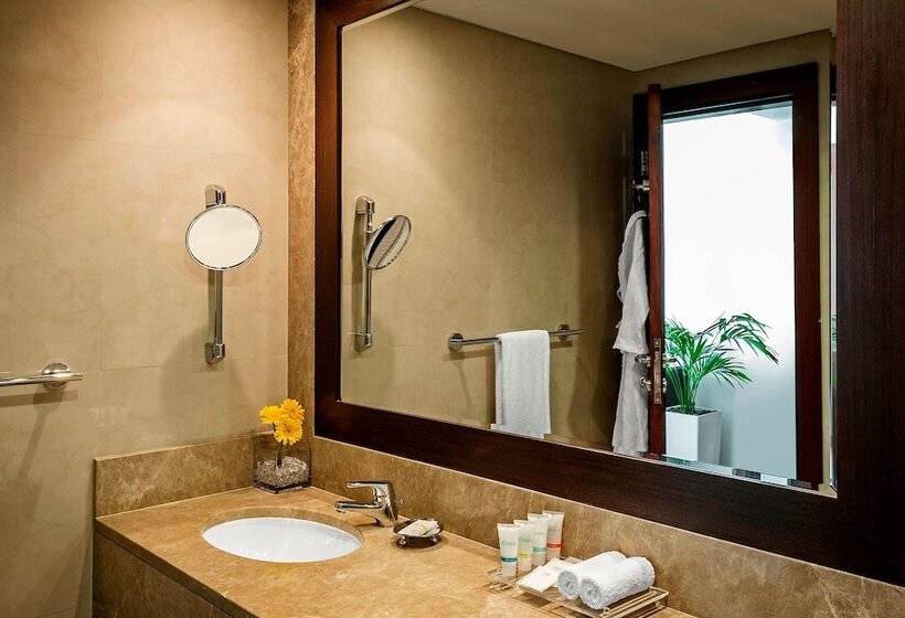 Номер Классика Двуспальная Кровать, Four Points By Sheraton Sheikh Zayed Road