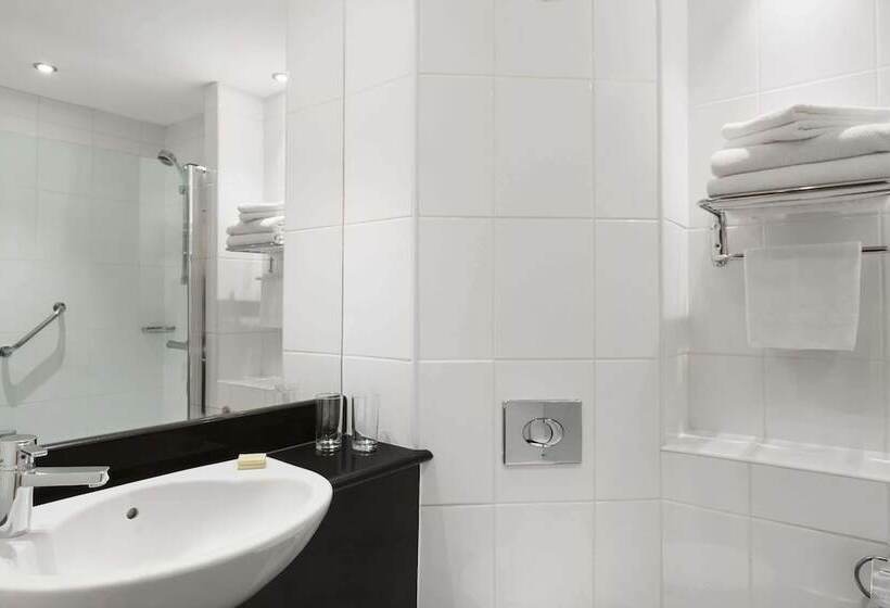 اتاق استاندارد برای معلولان, Ramada By Wyndham Hounslow  Heathrow East