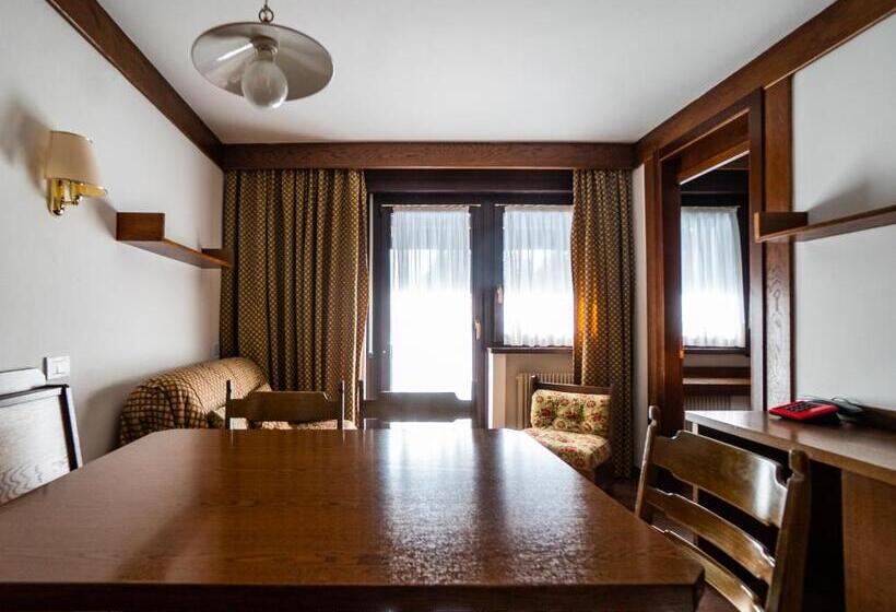 발코니가 있는 2 베드룸 아파트, Residence Lastei