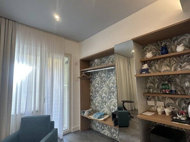 جناح جونيور, Tasso Suites & Spa
