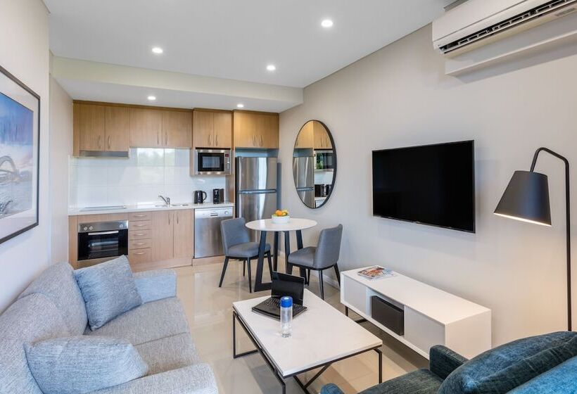 标准工作室, Meriton Suites Waterloo