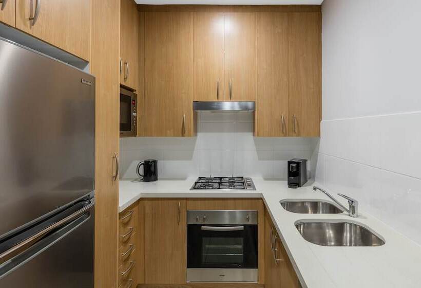 套房, Meriton Suites Waterloo