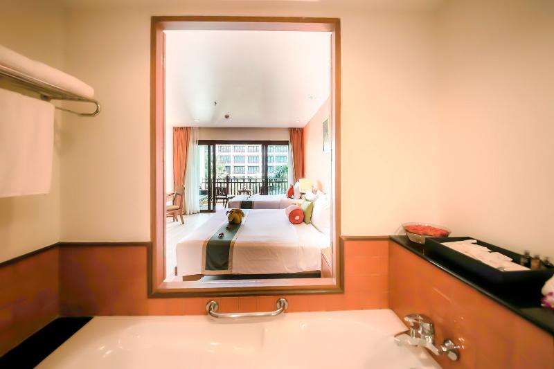 Трехместный Номер Deluxe, Ravindra Beach Resort & Spa   Sha Extra Plus