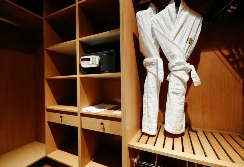 سوییت پرستیژ, Tikida Golf Palace