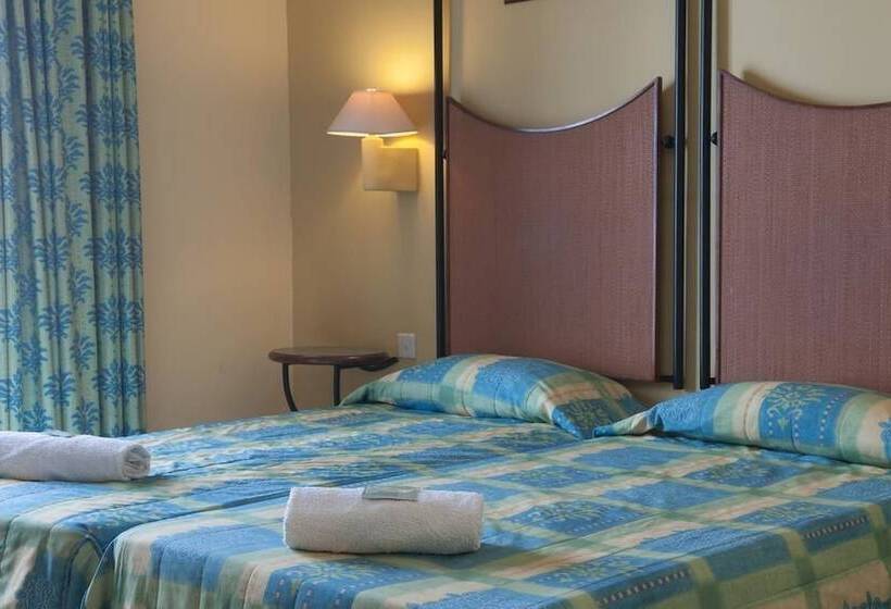 اتاق استاندارد چهارنفره با بالکن, Euroclub