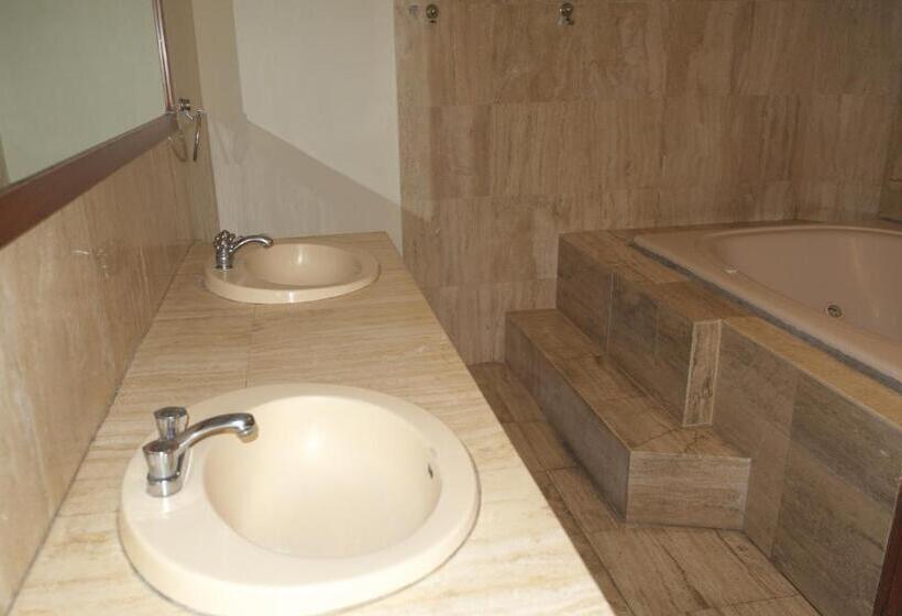 Люкс Deluxe Кровать Кинг, Inkawasi Miraflores Hostel
