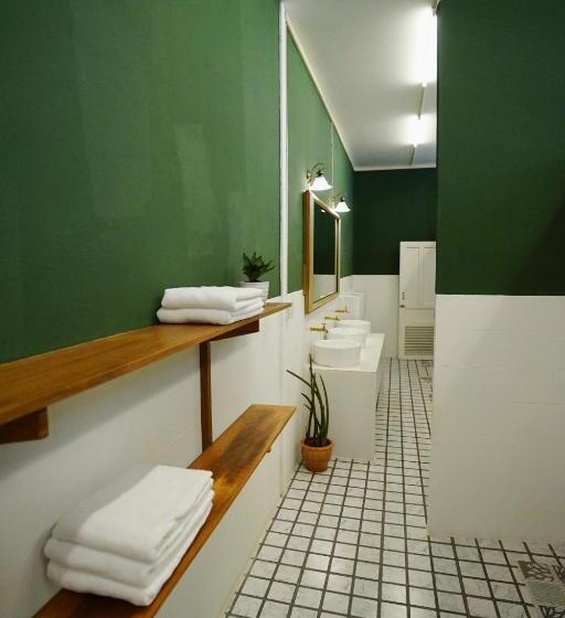 带共用浴室的标准房间, Barn Laos Hostel