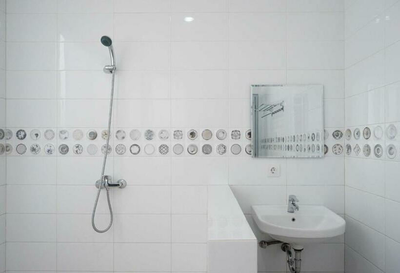 Семейный Номер, Sans Hotel Empress Simpang Lima