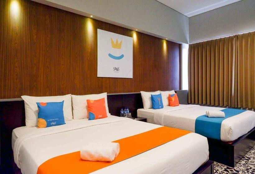 Семейный Номер, Sans Hotel Empress Simpang Lima