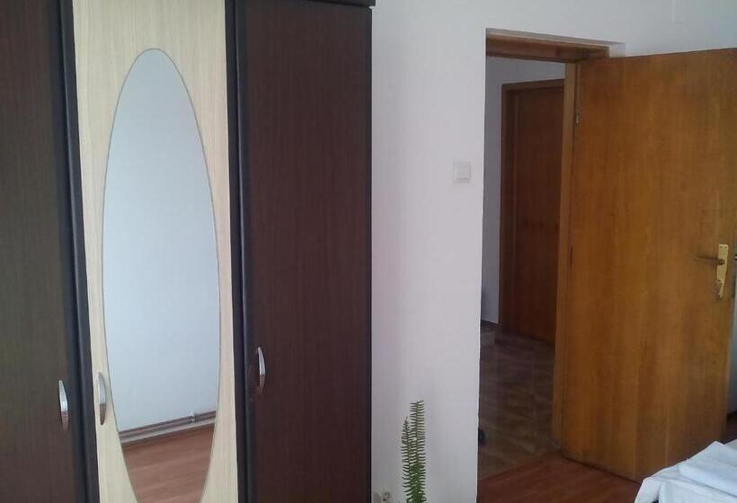 اتاق استاندارد با سرویس بهداشتی مشترک, Z Villa