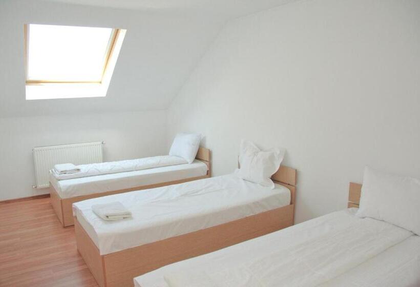 اتاق استاندارد سه نفره, Z Villa