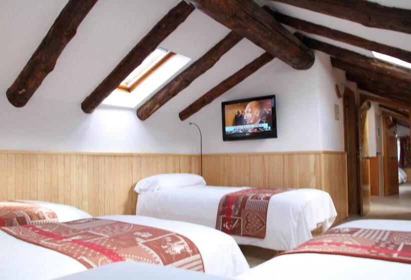 اتاق استاندارد چهار تخته, Hôtel Bruxelles