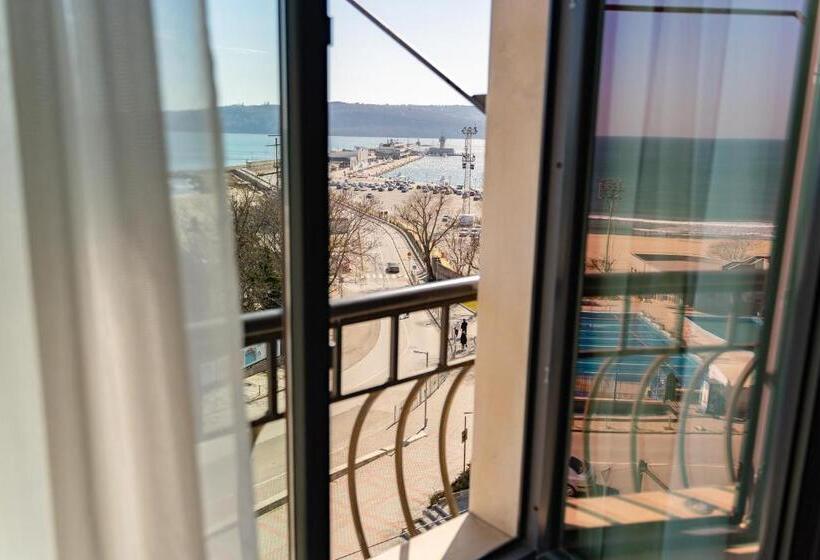 اتاق لوکس با چشم‌انداز دریا, Panorama Hotel   Free Ev Charging Station