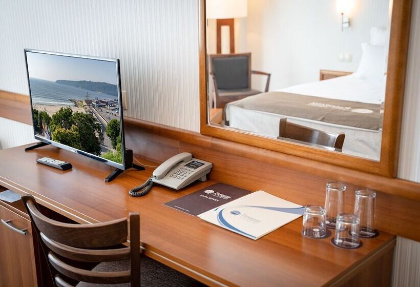 اتاق لوکس با چشم‌انداز دریا, Panorama Hotel   Free Ev Charging Station