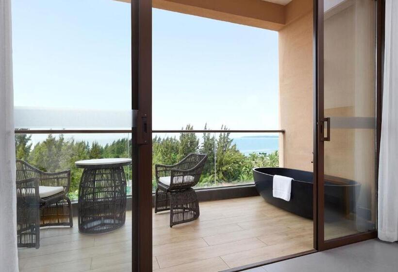 Номер Deluxe Вид на Море с Балконом, Sheraton Maoming Romantic Beach Resort