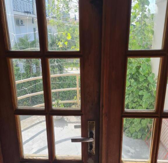 バルコニー付きシングルスタンダードルーム, Merabi Guest House