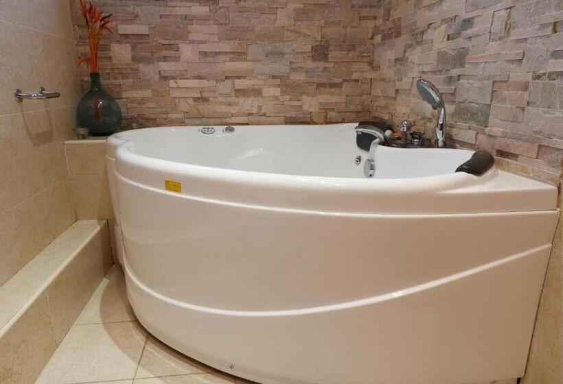 سوئیت با وان آب گرم, El Molí De Pontons Suites Con Jacuzzi Spa