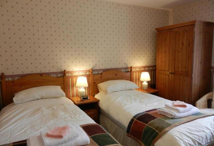 Номер Стандарт, Overcombe House