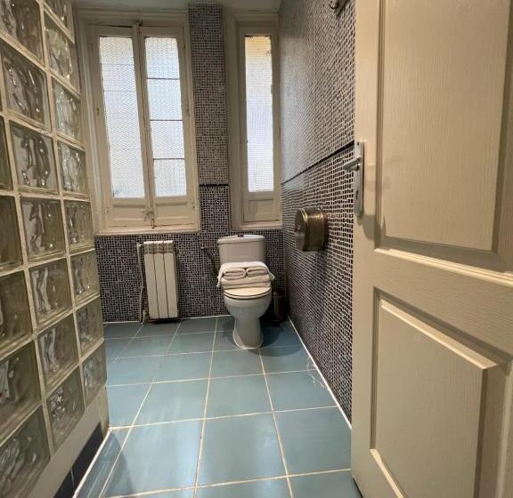 اتاق اکونومی با حمام مشترک, Hostal Abaaly