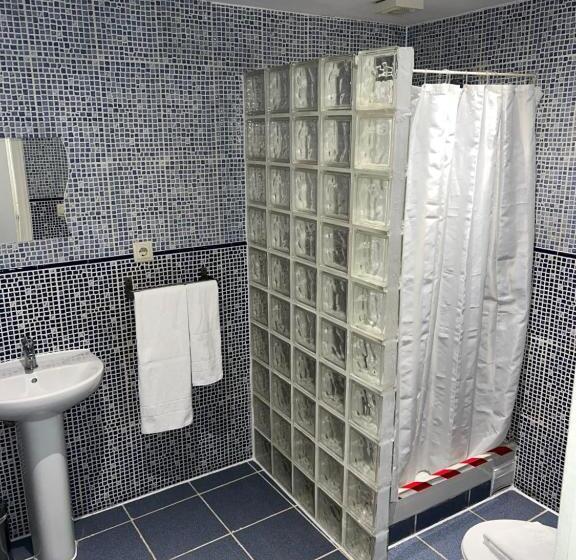 اتاق اکونومی با حمام مشترک, Hostal Abaaly