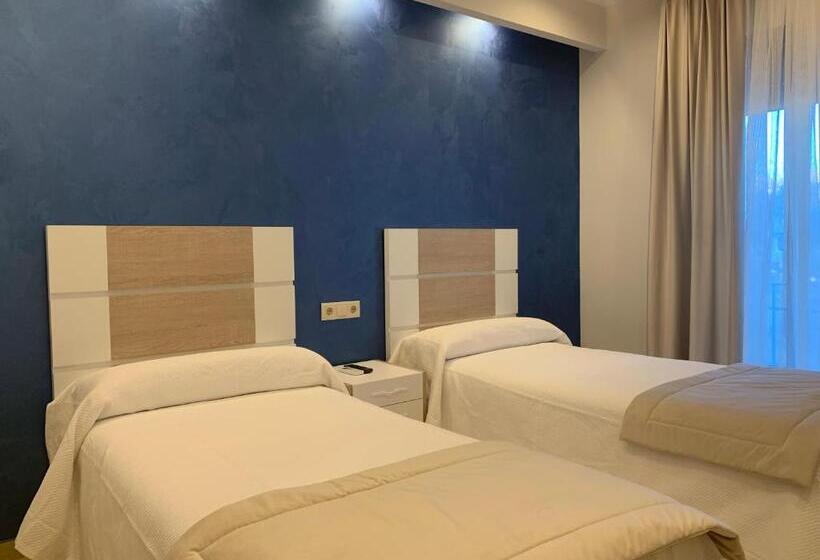 Номер Стандарт, Hostal Poeta Machado