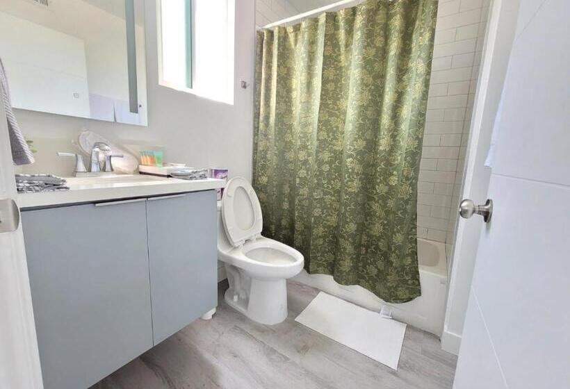Дом 4 Спальни, Stayspro   Hollywood Homes Minutes To Everything Spacious And Free Parking