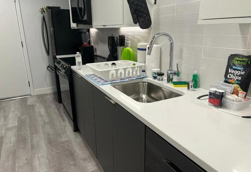 Студия Стандарт, Stayspro   Hollywood Homes Minutes To Everything Spacious And Free Parking