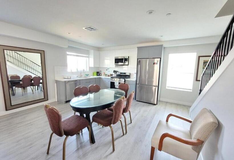 Дом 4 Спальни, Stayspro   Hollywood Homes Minutes To Everything Spacious And Free Parking