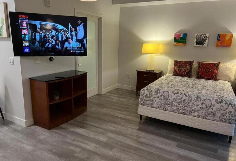 Студия Стандарт, Stayspro   Hollywood Homes Minutes To Everything Spacious And Free Parking