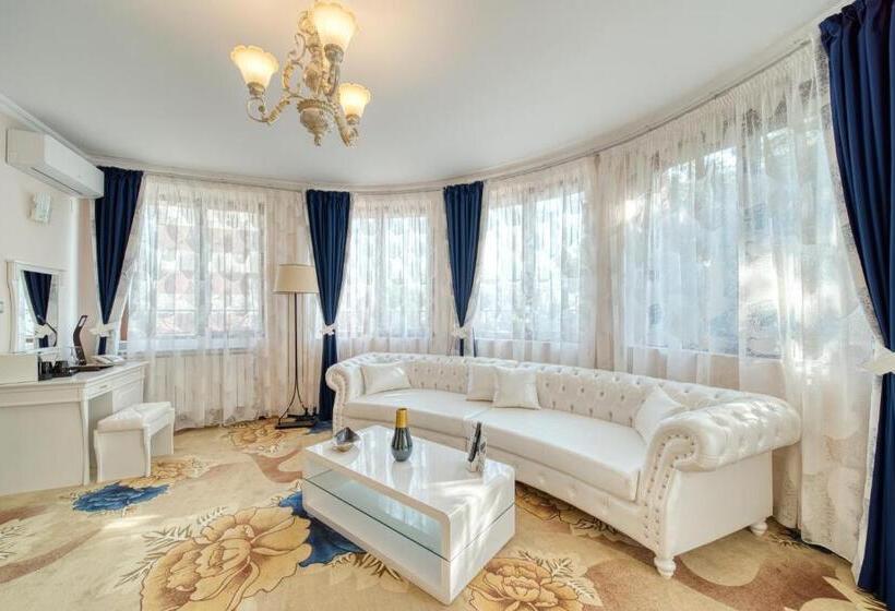 스탠다드 스튜디오, Residence Konstantina Palace