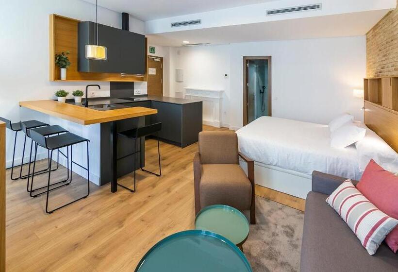 استودیوی سوپریور, Aquitania Home Suites